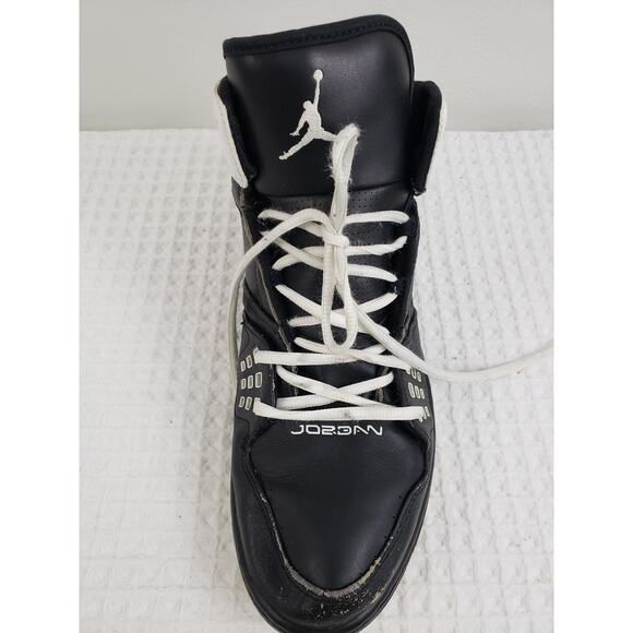 Athletic_Shoes